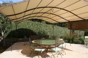 B&B / Chambres d'hotes LE MAS DES TARENTES Chambres d'hotes : photos des chambres