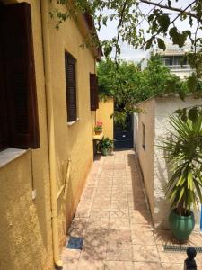 NEW GUESTHOUSE CLOSE TO CENTRE, SEA AND BUSES Korinthia Greece