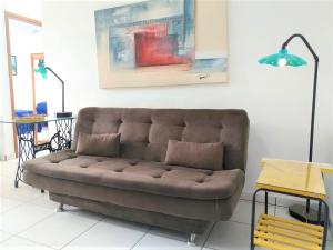 APARTAMENTO COM PISCINA E CHURRASQUEIRA EM UBATUBA