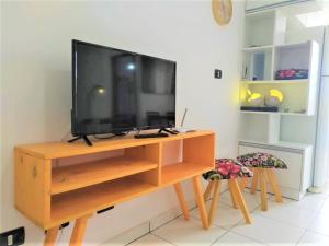 APARTAMENTO COM PISCINA E CHURRASQUEIRA EM UBATUBA