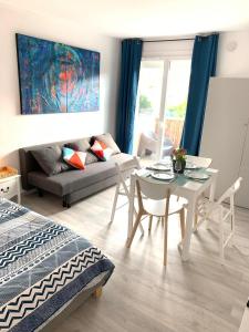 Appartements Charmant studio avec climatisation et parking : photos des chambres