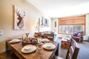 White Mountain Lodge #2329 - 六月湖