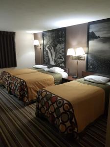 Room with One Queen and Two Twin Beds - Pet Friendly/Non-Smoking room in Super 8 by Wyndham Shelton