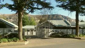 2 The Mews - easy walk to town and the CVC - Clarens