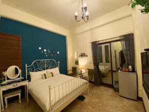 Phòng Deluxe Giường Đôi Có Ban Công (Deluxe Double Room with Balcony)