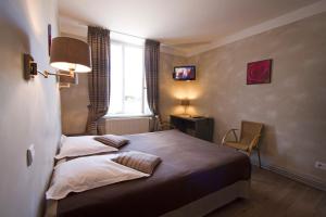 Hotels Logis La Residence : Chambre Triple