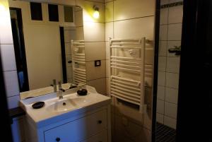 B&B / Chambres d'hotes Au dessus de Parady : Chambre Quadruple avec Douche