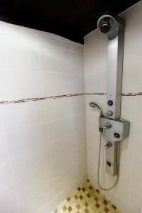 B&B / Chambres d'hotes Au dessus de Parady : Chambre Triple avec Douche