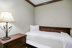 Family King Suite - Non Smoking room in Water Street Hotel & Marina Ascend Hotel Collection