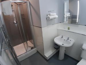 Hanover Hotel & McCartneys Bar