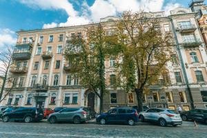 Квартира на Золотых воротах, Центр