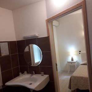 Hotels Le National : Chambre Double