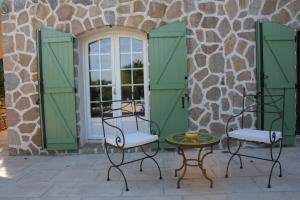 B&B / Chambres d'hotes LE MAS DES TARENTES Chambres d'hotes : photos des chambres