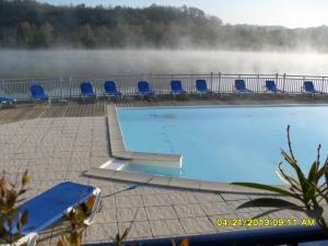 Maisons de vacances Le Hameau du Lac avec piscine dans residence, ,appart classe 1 etoile : photos des chambres