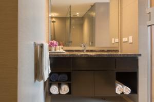 Classy 1 BR, Pool, Gym near Downtown Cartagena by Huespedia