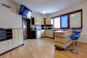 IZVORA APART-HOTEL Beach Front Suites