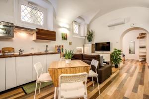 FRESH HOUSE NAVONA