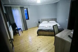 Soncho Kazbegi - 卡兹贝吉