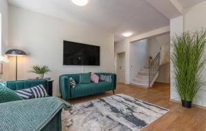 BIG Promotion, Villa Serenitas