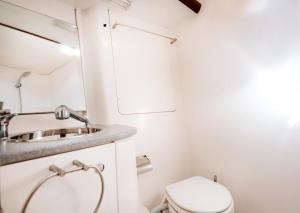 Boat Aiolis in the Athenian Riviera!