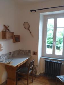 Chez Celine et Philippe Chambre atelier dans propriété de charme avec piscine