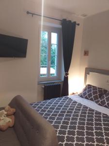 Chez Celine et Philippe Chambre atelier dans propriété de charme avec piscine