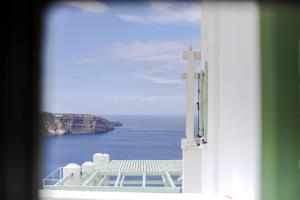 Two-Bedroom Apartment with Panoramic Caldera View