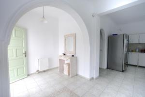Two-Bedroom Apartment with Panoramic Caldera View
