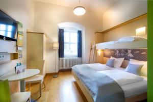 Triple Room room in JUFA Hotel Kronach – Festung Rosenberg