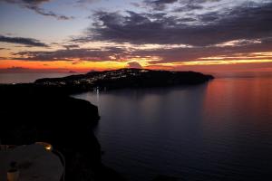 The Cliff Reflections - Adults Only Santorini Greece