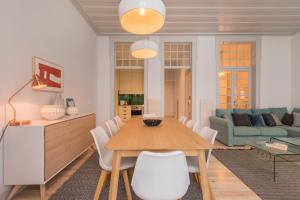 Charming 3 Bedroom Wonder Downtown by LovelyStay