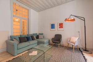 Charming 3 Bedroom Wonder Downtown by LovelyStay