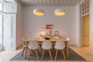 Charming 3 Bedroom Wonder Downtown by LovelyStay