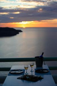 The Cliff Reflections - Adults Only Santorini Greece