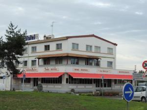 Hotels Hotel Le Sully La Roche Sur Yon : photos des chambres