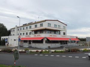 Hotels Hotel Le Sully La Roche Sur Yon : photos des chambres