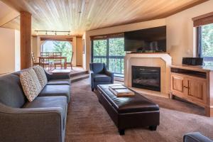 The Ironwood on Blueberry Hill