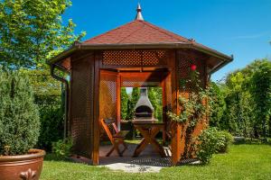 Familia Apartment 1007