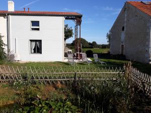 B&B / Chambres d'hotes La SERPAUDERIE : photos des chambres