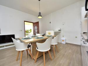 Lovely Apartment in Kru evo with Barbecue