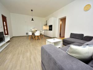 Lovely Apartment in Kru evo with Barbecue