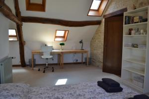 Maisons de vacances Le Figuier, Large house with pool, gym & separate gite : photos des chambres