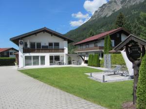 Apartment with Terrace room in Alpenflair Ferienwohnungen Whg 307 Edel-Weiß