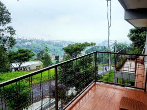 The Wiltshire Dago Pakar - Hillside Villa MAX 12 ORANG