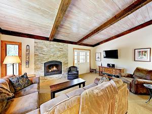 Two-Bedroom Townhouse room in New Listing! Vail Valley Escape Shuttle To Slopes Townhouse