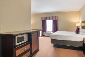 Standard King Room room in Knights Inn Bunkie