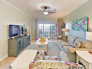 Two-Bedroom Apartment room in New Listing! Gulf Tropicana - Beach Access & Pools Condo
