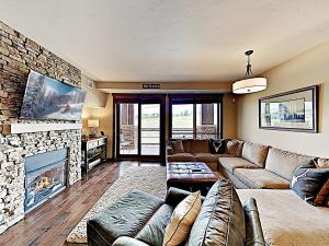 Two-Bedroom Apartment room in New Listing! Mountain-View Condo With Pool & Gondola Condo