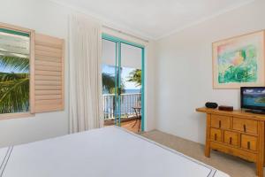 The Beach Shack 3BR Waterfront Resort, Own WIFI