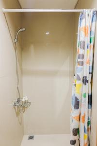 Cozy Studio Apartment at Tree Park City Cikokol By Travelio